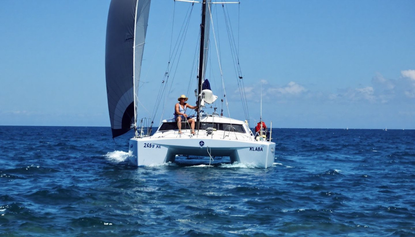 Guida completa per noleggiare un catamarano senza skipper